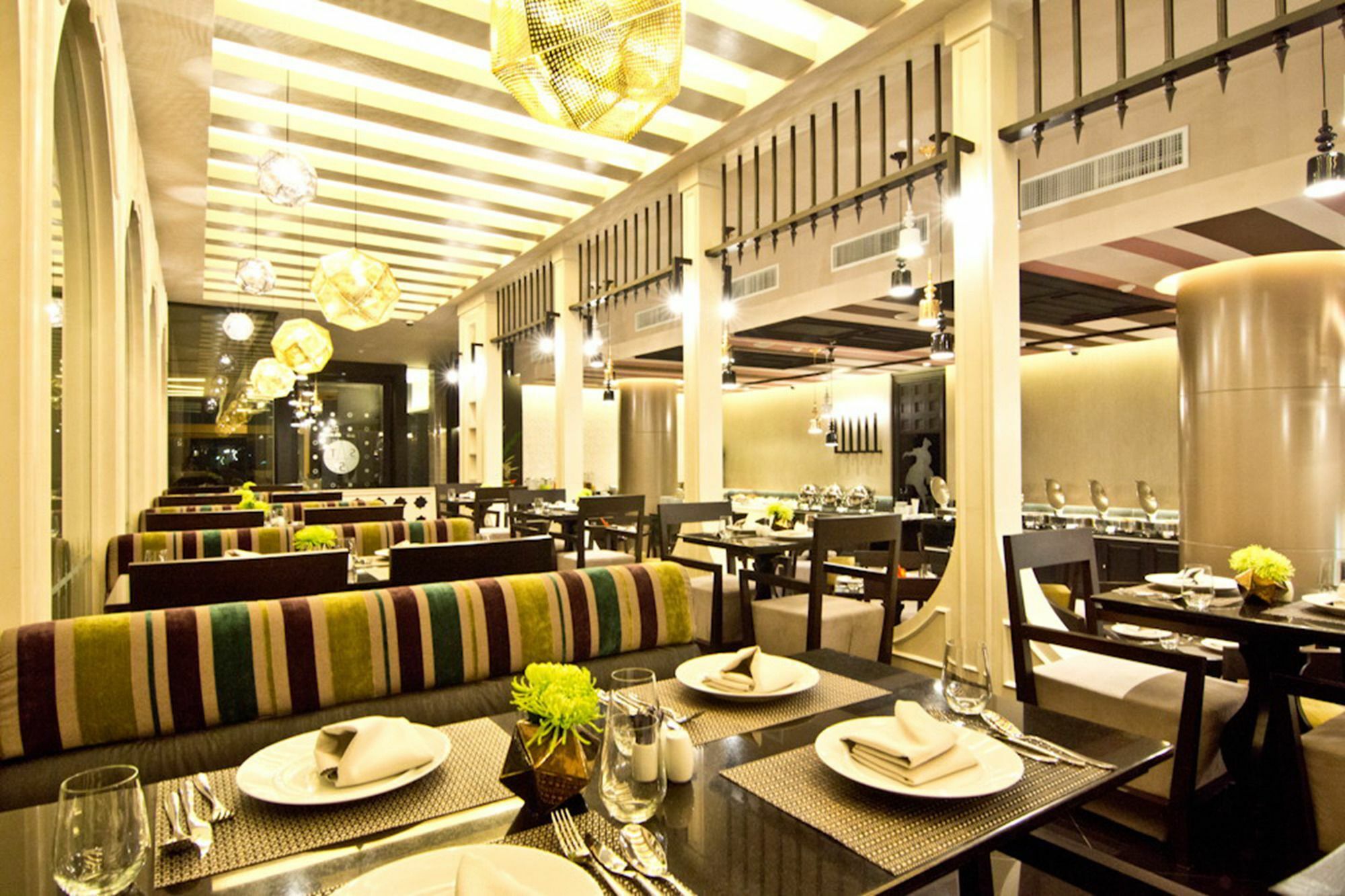 Tsix5 Quarter Hotel Pattaya Luaran gambar